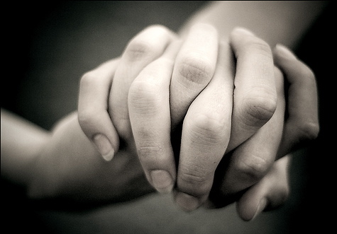 holding_hands-1418