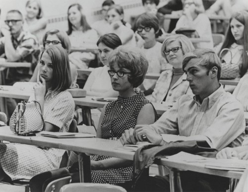 00012-UWGB-students-in-classroom-ca.1969-1970