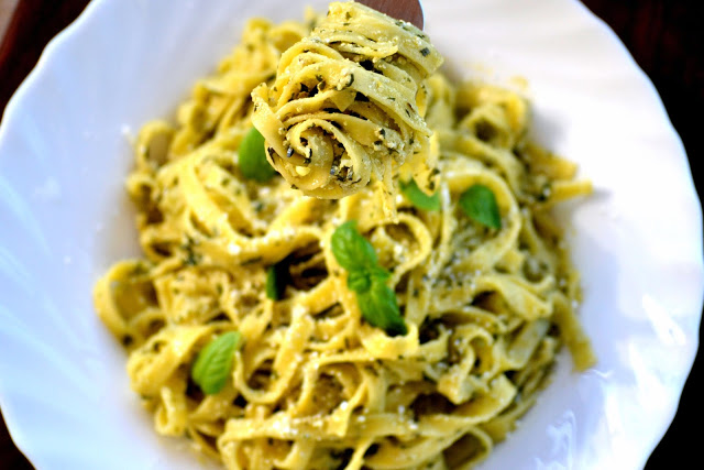 pasta pesto noodles food sauce italy basil