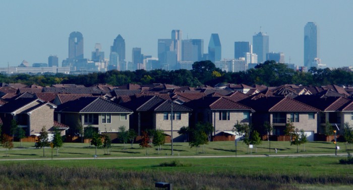 Dallas_skyline_and_suburbs