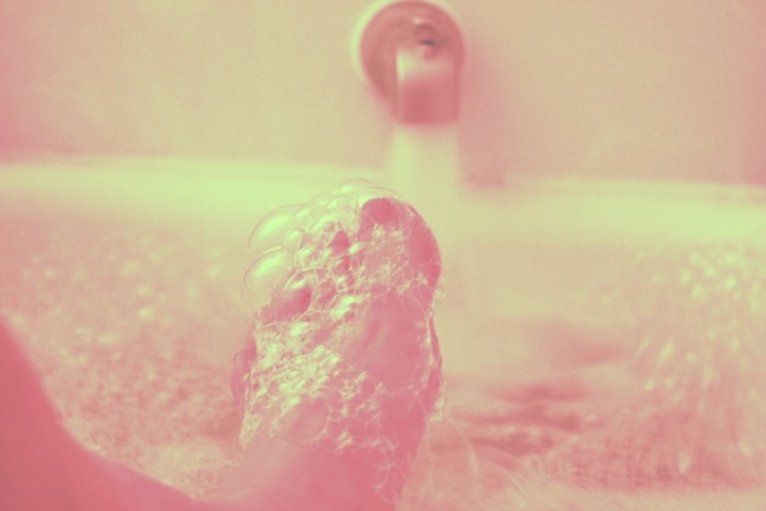 Free_Pink_Woman's_Foot_in_Bubblebath_Creative_Commons_(2965312566)