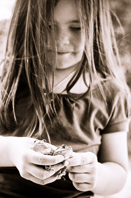 girl with frog