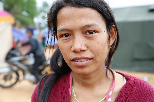 woman face Nepal earthquake