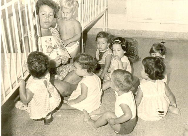 Nurse_with_kibbutz_children