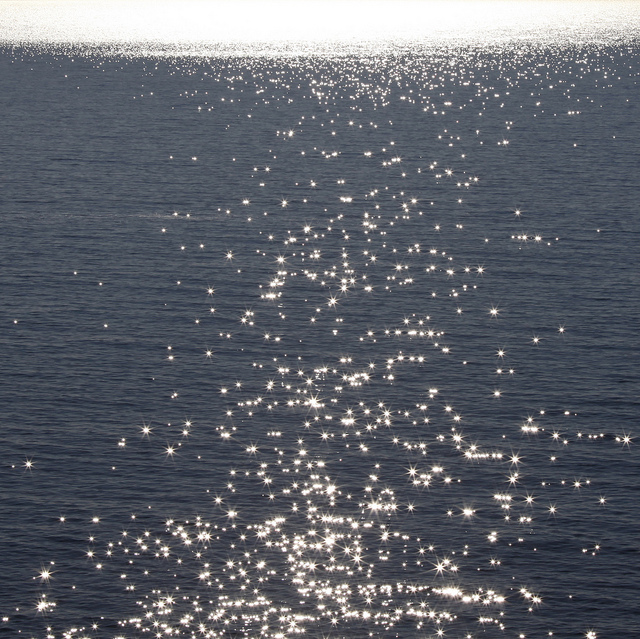 diamonds, sparkling light, ocean