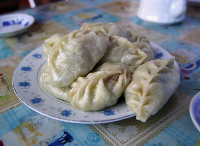 "A plate of steaming momo," Xiahe, Wiki commons