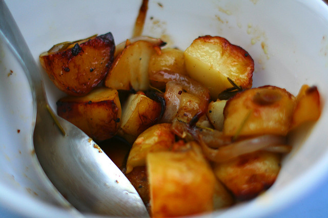 Foil-roasted bbq potatoes, Taz/ Flickr