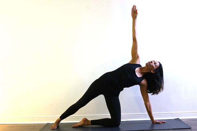 Fun Pose Friday: Revolved Half Moon Pose — Alo Moves