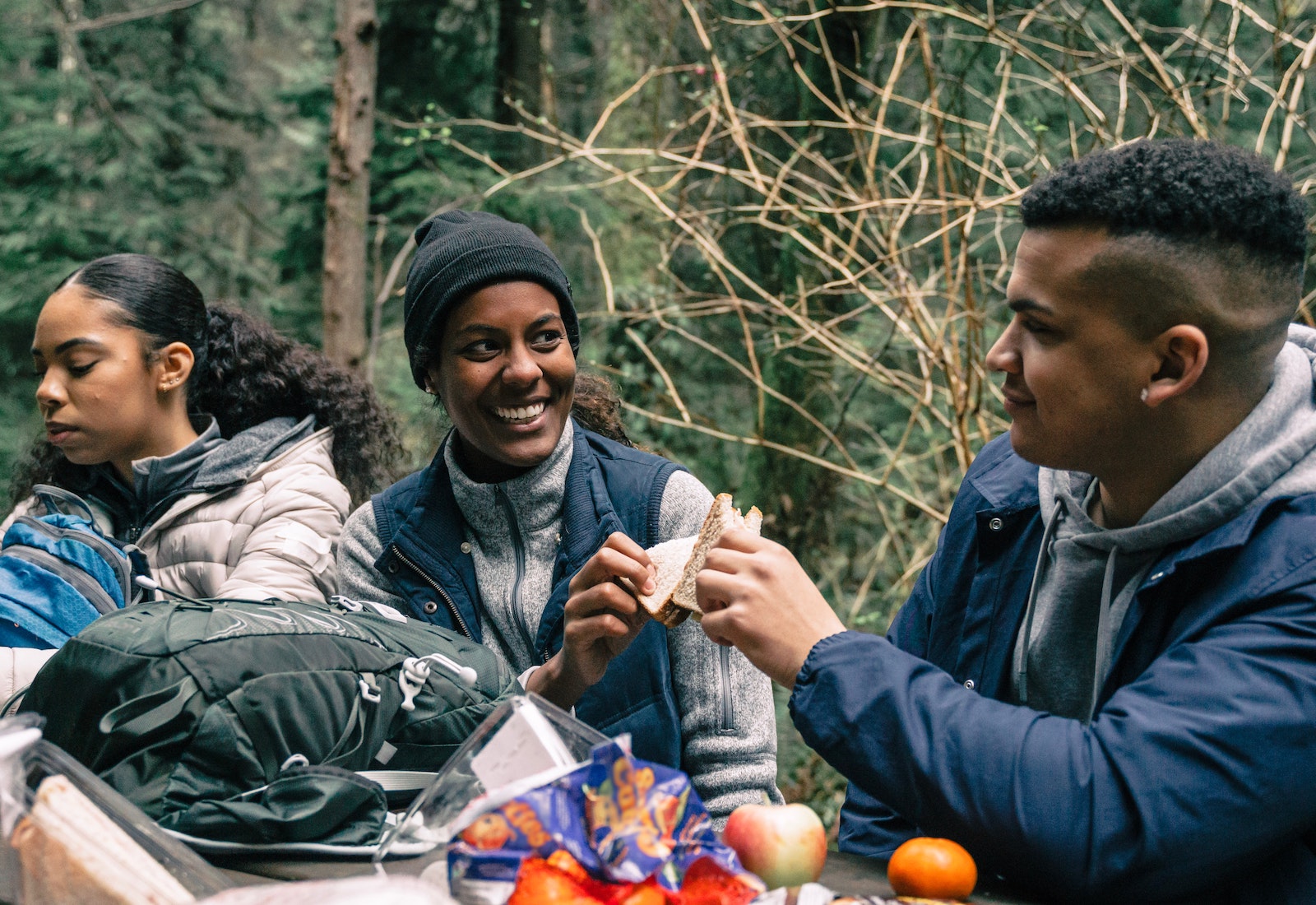 PNW Production/Unsplash https://www.pexels.com/photo/man-and-woman-having-fun-while-eating-sandwiches-7624951/